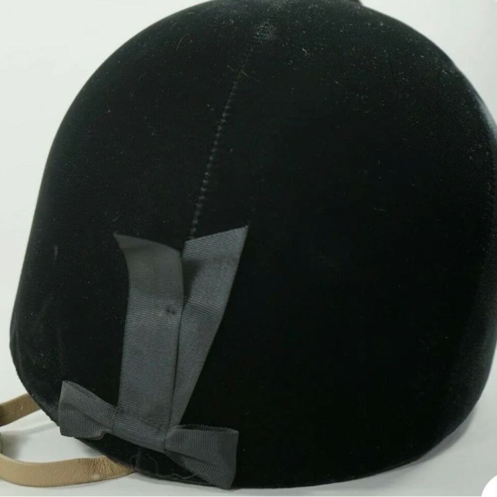Troxel Riding Helmet Grand Prix Gold II
English Equestrian Black Velvet Size 7